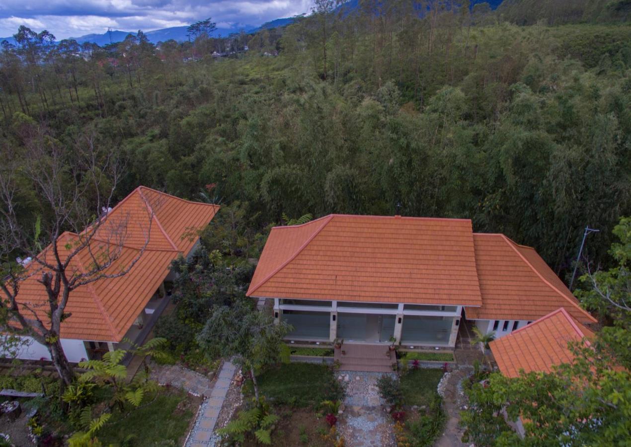 Ara Garden Inn, Accommodation, Yoga Studio & Spa Ruteng Exterior foto